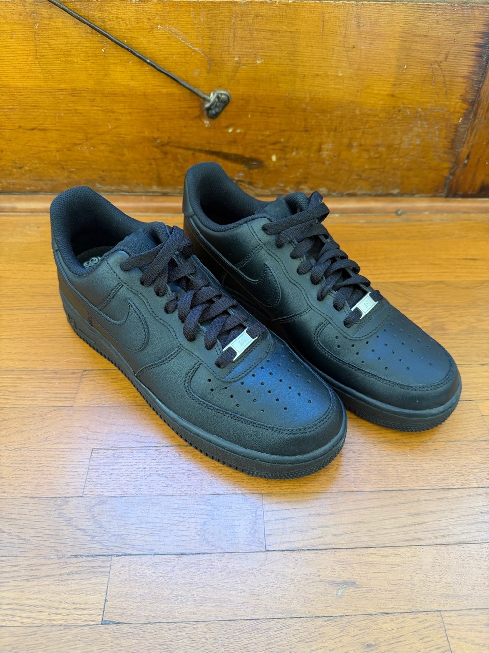 Nike Men's Black Low-Top Leather Sneakers